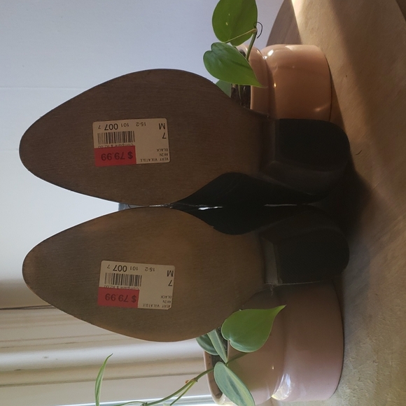 Black Embroidered Cowboy Boots - Picture 5 of 6